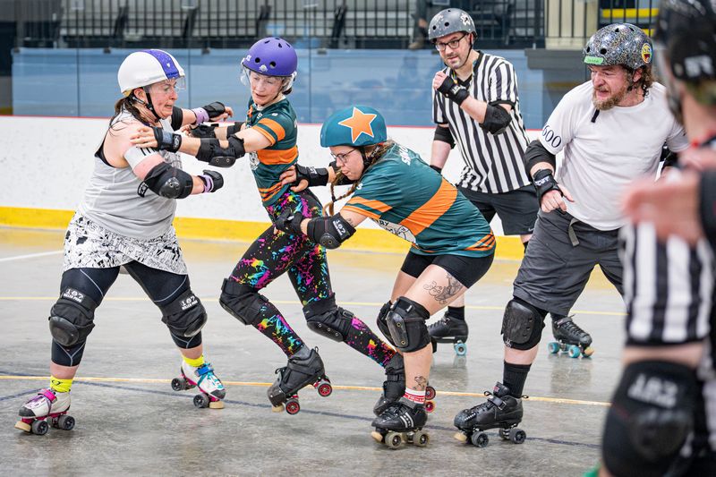 Roller derby Sherbrooke célèbre la Fierté à Sherbrooke